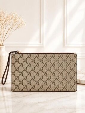 Gucci GG Supreme Canvas Wristlet Clutch Pouch Zip Bag